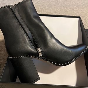 Coach BLK Drea bead size 8